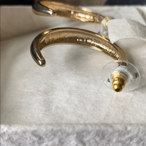 Gold loop earrings - Picture 6 of 7